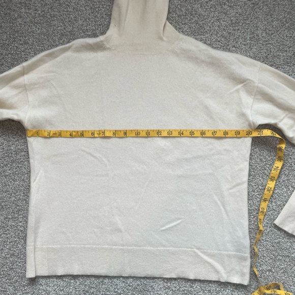 J. Crew cashmere turtleneck EUC. Size M. ivory/cream - Picture 6 of 7